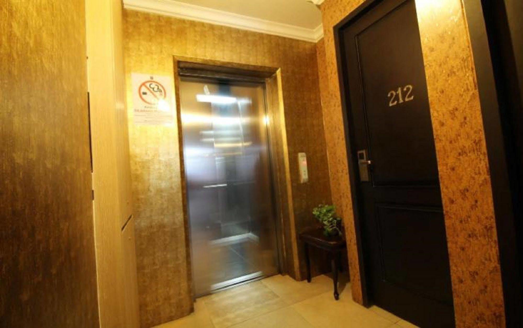 Twins Hotel Джакарта Екстер'єр фото